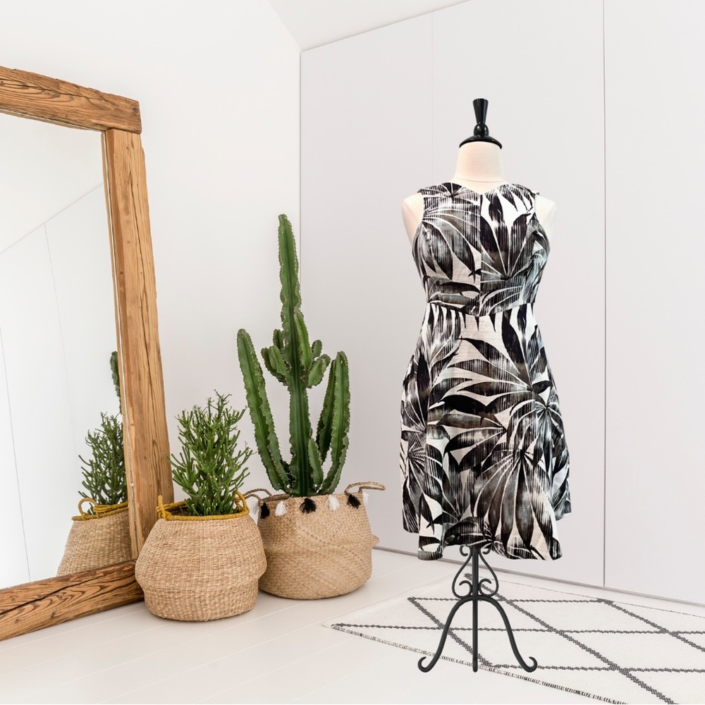 White House Black Market Sleeveless Leaf Print Dress